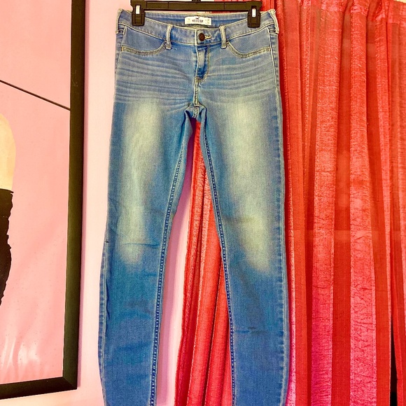 Hollister Denim - EUC Hollister Skinny Jeans Low-Rise Medium Blue Wash Regular Length Women’s 7